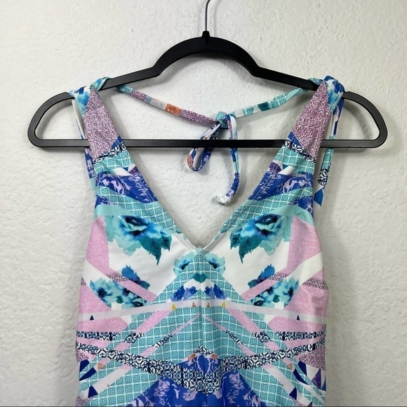 Paper Sails Swim V Neckline Open Back One Piece Swimsuit - Picture 2 of 9